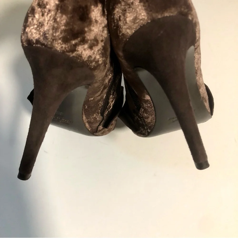 8 by Yoox velvet and leather 4” heeled booties made in Italy size 38 - Picture 9 of 16